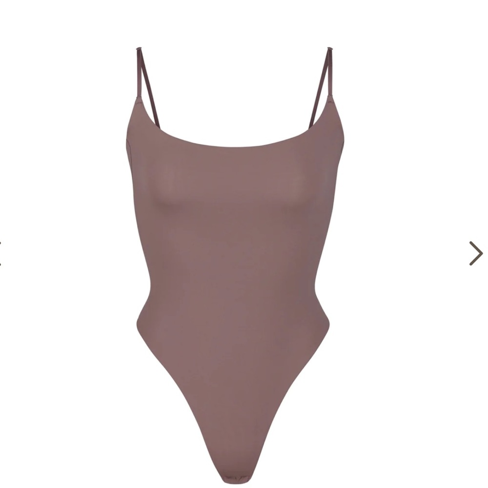 Skims fits everybody cami bodysuit in umber XL